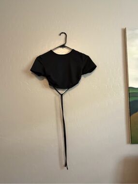 SHEIN Black Short Sleeve Crop Top with Tie-Back